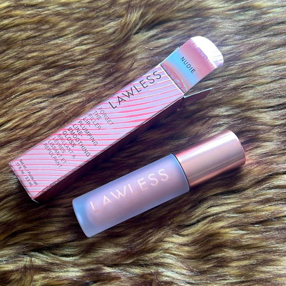 NWT LAWLESS “Forget the Filler Lip-Plumping Line-Smoothing Gloss”💄💕